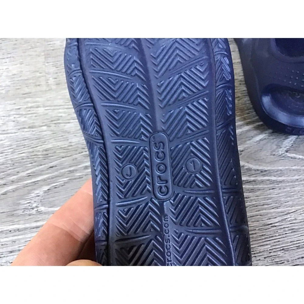 Crocs Swiftwater Wave K Kids Boys Size 1 J1 Navy Blue Water Shoes Sandals